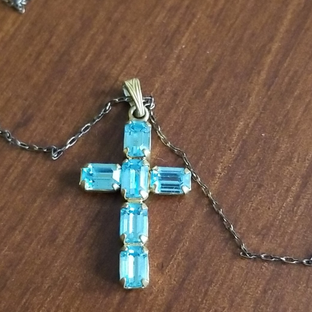 💥Host Pick💥Vintage blue stone cross necklace